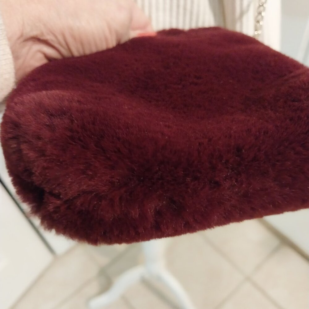 3384 Lot of Two Small Cross Body Bags One Crochet and One Fun Fur For One Price. - Picture 11 of 13